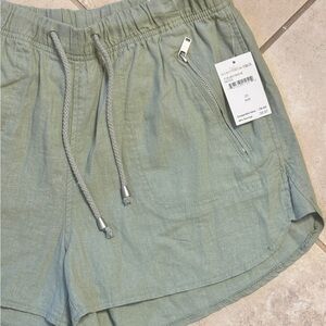 NWT- BlankNYC Linen Shorts in Moss Sz 28